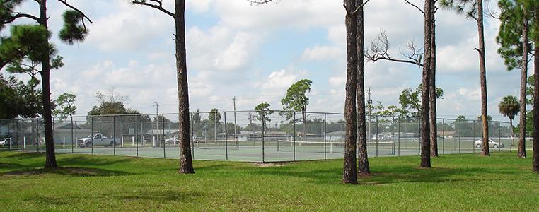 中途公园开放空间和网球场